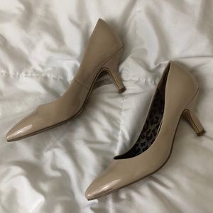 G by Guess Tan Heels Size 7